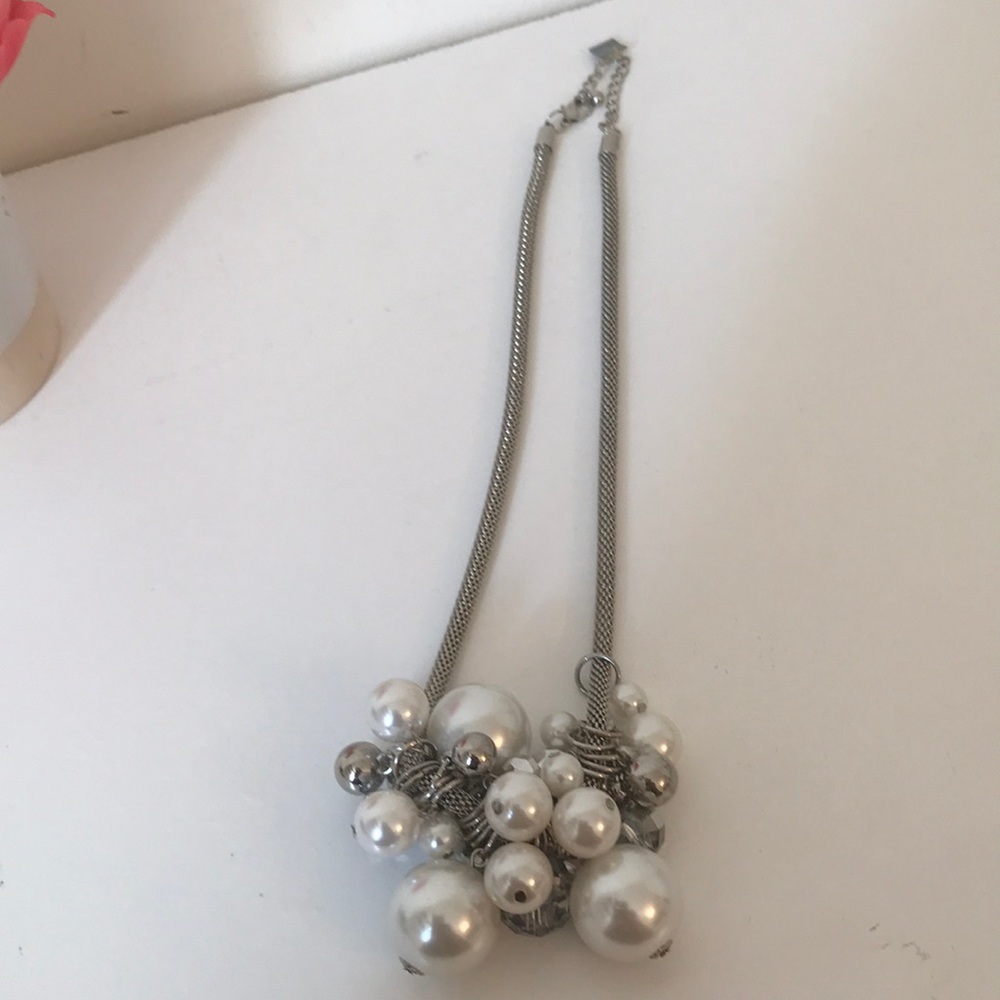 Fashion pearl and silver necklace